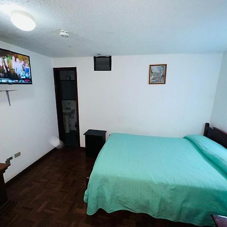 Hotel Estrellita Inn Alameda Кито Екстериор снимка